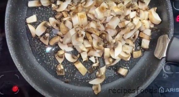 Салат с ветчиной и шампиньонами
