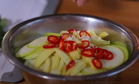 Маринованная редька в азиатском стиле